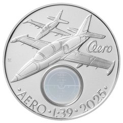 500 Kč Aero L-39 Albatros, rub - standard 2025, foceno na tmavém pozadí 500 Kč Aero L-39 Albatros, rub - standard 2025, foceno na tmavém pozadí