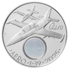 500 Kč Aero L-39 Albatros, rub - standard 2025, foceno na tmavém pozadí 500 Kč Aero L-39 Albatros, rub - standard 2025, foceno na tmavém pozadí